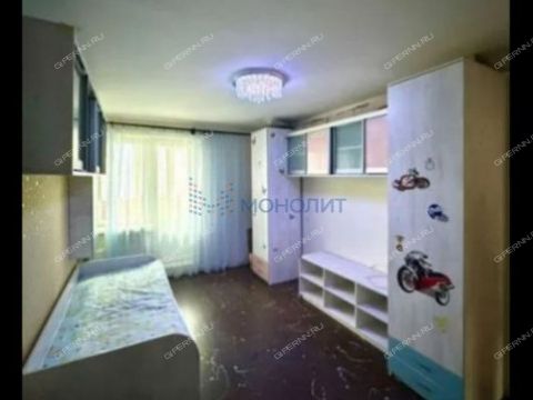 3-komnatnaya-ul-vyatskaya-d-1 фото
