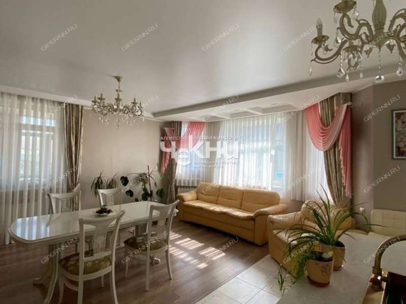 дом на Калухина село Великий Враг