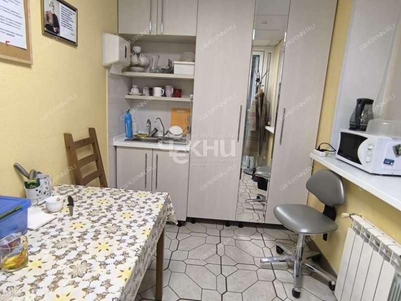 помещение под недвижимость под медицинские учреждения на улице Звездинка