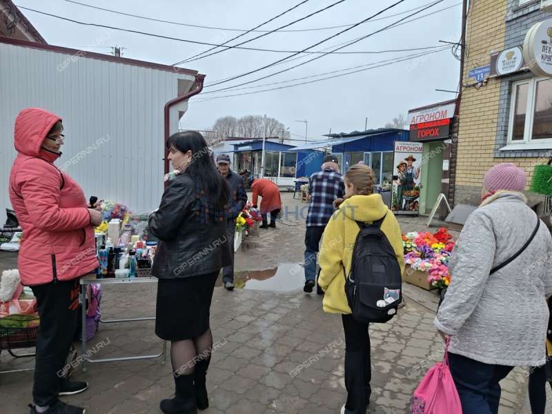 помещение под помещение свободного назначения, торговую площадь на Советской площади город Балахна