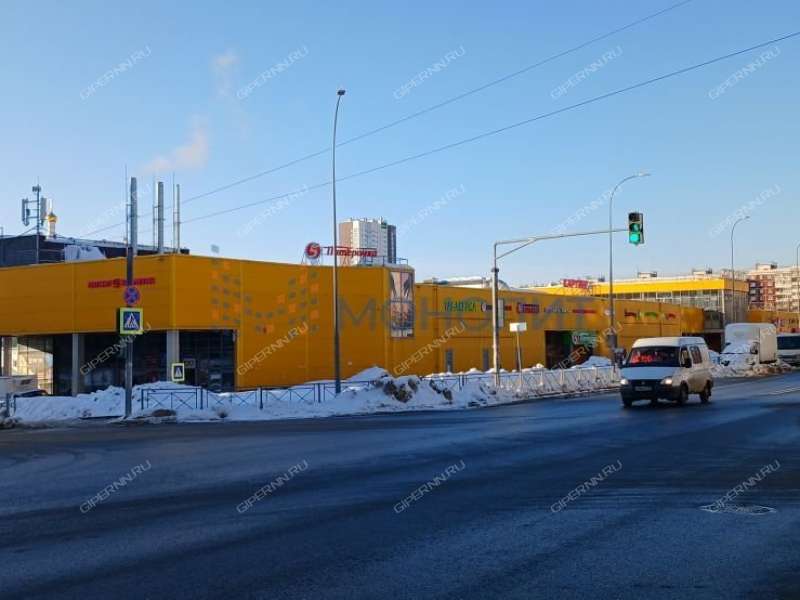 двухкомнатная квартира на улице Верхнепечёрская дом 12