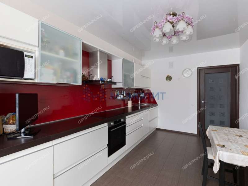 трёхкомнатная квартира на улице Родионова дом 165 к10