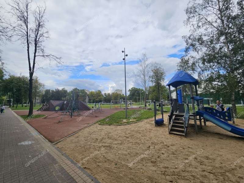 трёхкомнатная квартира на улице Мельникова дом 18