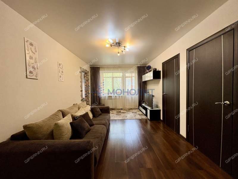 трёхкомнатная квартира на бульваре 60-летия Октября дом 9