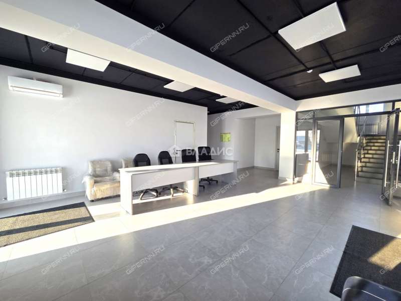 здание под офис, торговую площадь на улице Ларина