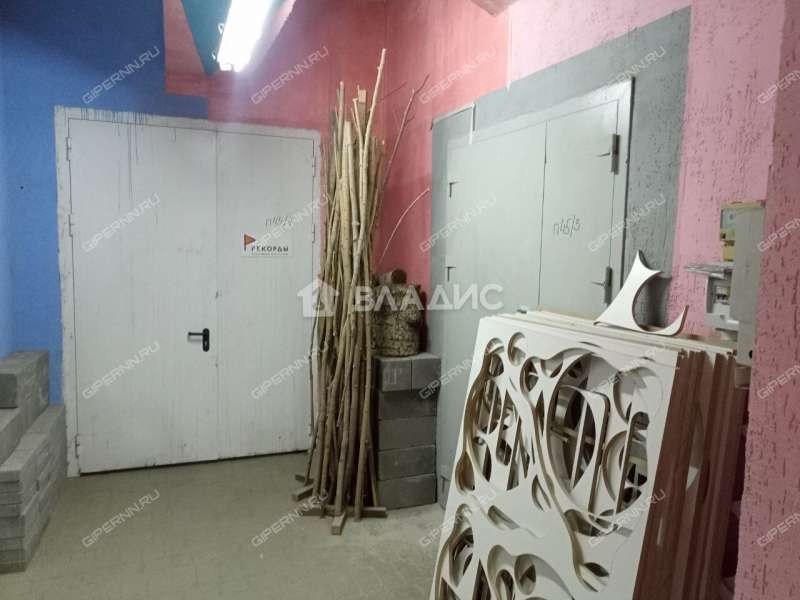 здание под офис, торговую площадь на улице Геологов