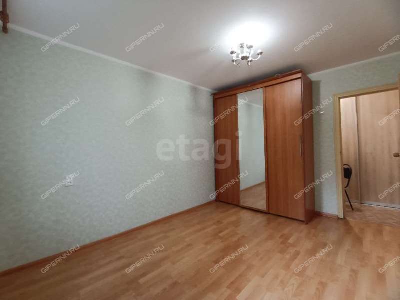 двухкомнатная квартира на улице Верхнепечёрская дом 12