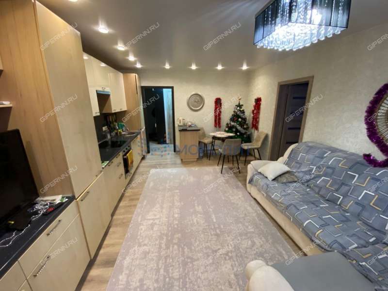 трёхкомнатная квартира на бульваре 60-летия Октября дом 21 к2