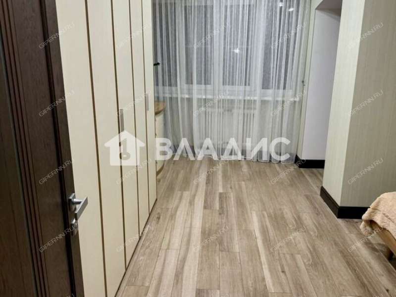 трёхкомнатная квартира на улице Большие Овраги дом 4