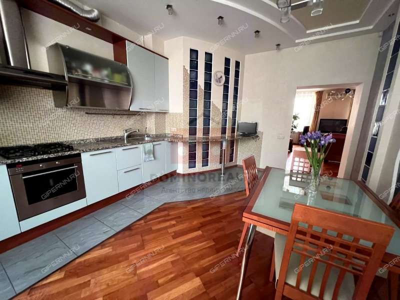 трёхкомнатная квартира на Большой Покровской улице дом 20б