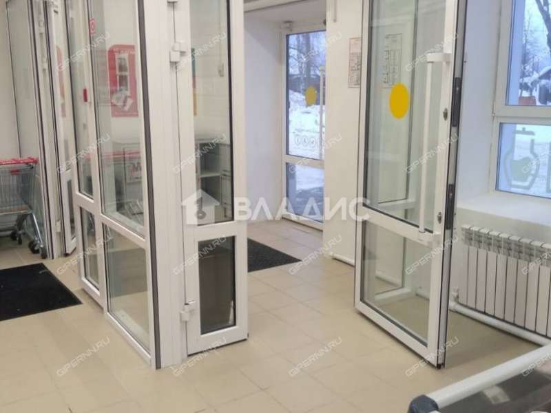 здание под торговую площадь на улице Ленина город Шахунья