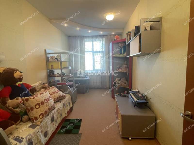 трёхкомнатная квартира на улице Ефремова дом 4