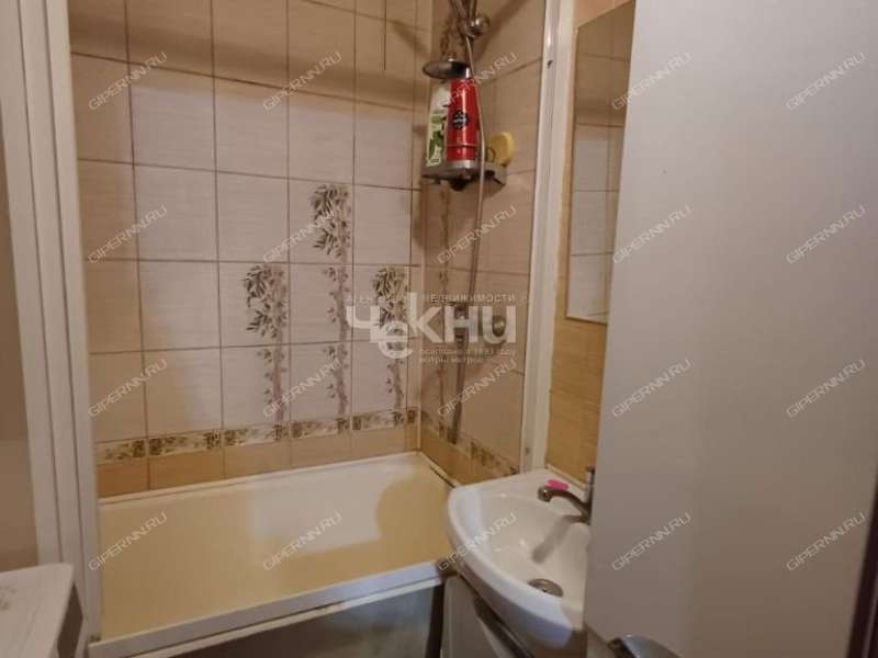 трёхкомнатная квартира на улице Маршала Жукова дом 4