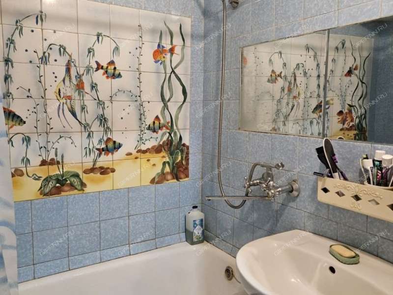 трёхкомнатная квартира на Мончегорской улице дом 33