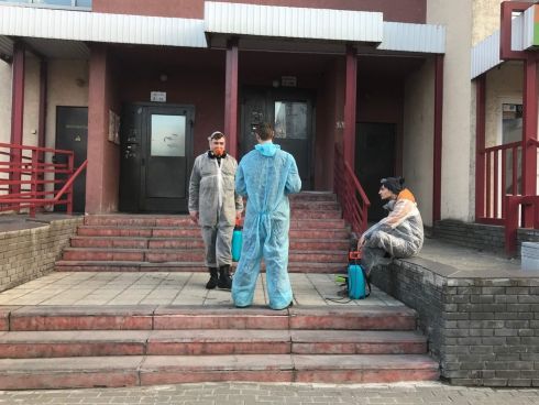 Правильная дезинфекция: может ли обработка подъездов навредить жителям?