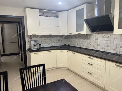 3-komnatnaya-ul-arkadiya-gaydara-d-26 фото