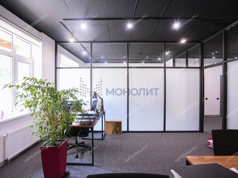 помещение под офис, недвижимость под образовательные учреждения на площади Свободы