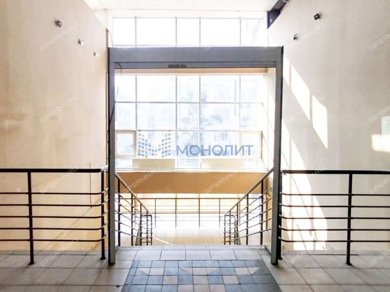 помещение под офис, торговую площадь на площади Маршала Жукова