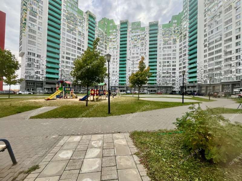 четырёхкомнатная квартира на Лысогорской улице дом 89 к1