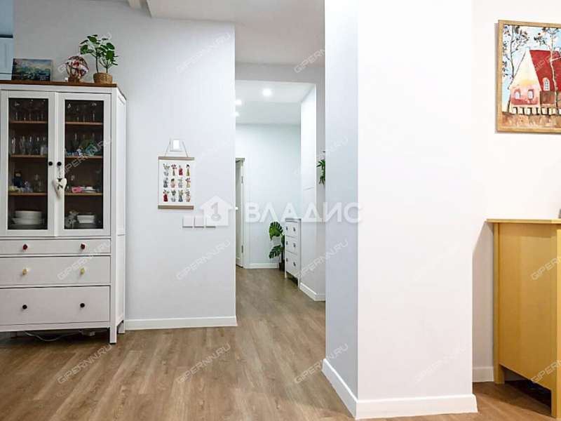 трёхкомнатная квартира на Ошарской улице дом 16