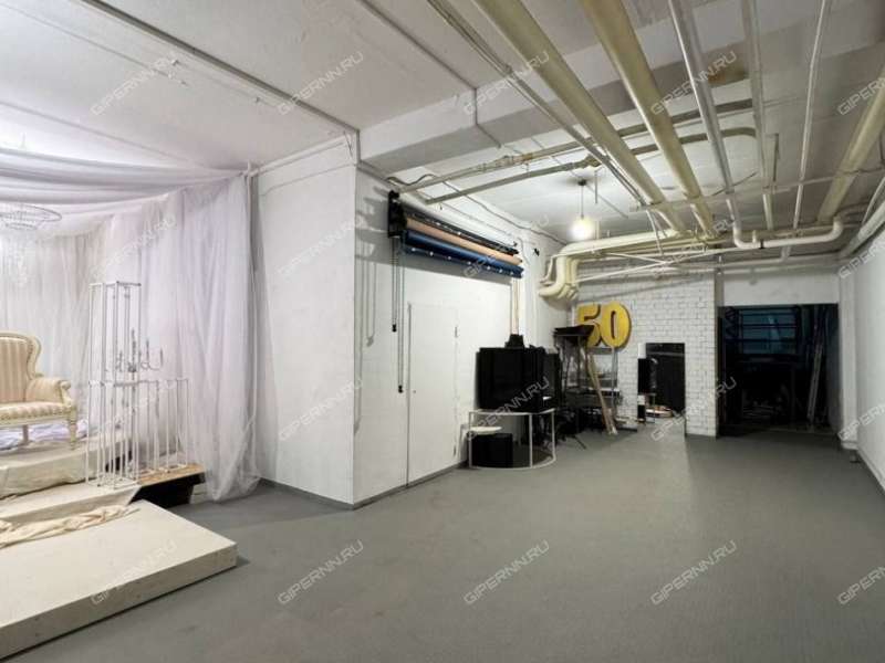 помещение под коммерческую недвижимость на улице Родионова