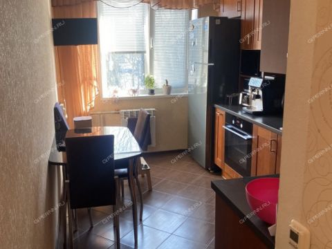 4-komnatnaya-ul-strokina-d-19 фото