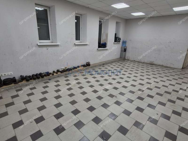 помещение под офис, торговую площадь на улице Нестерова