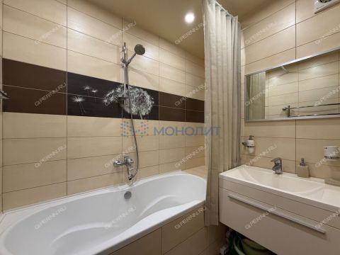 3-komnatnaya-ul-rodionova-d-165-k10 фото