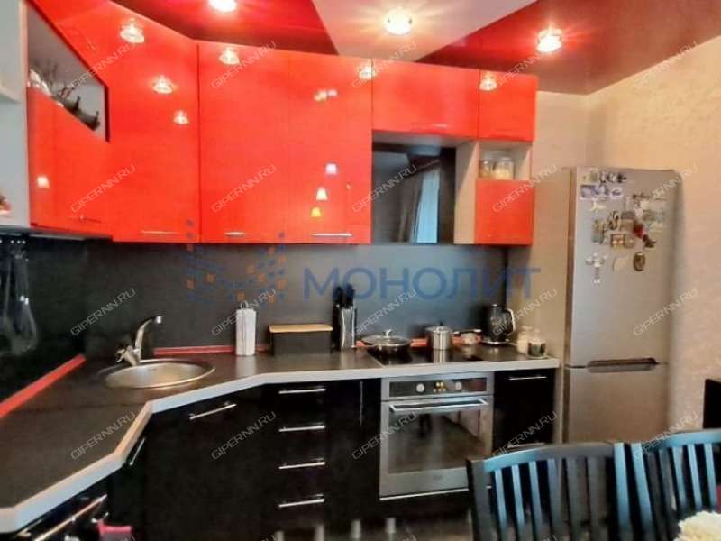 трёхкомнатная квартира на Вятской улице дом 9