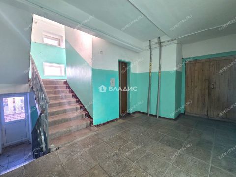 2-komnatnaya-ul-dvizhencev-d-32a фото