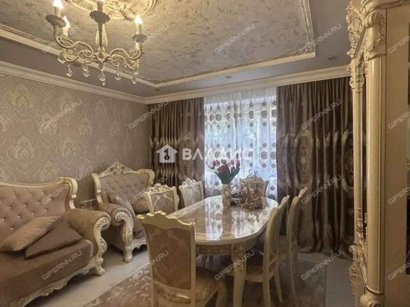 трёхкомнатная квартира на улице Движенцев дом 1