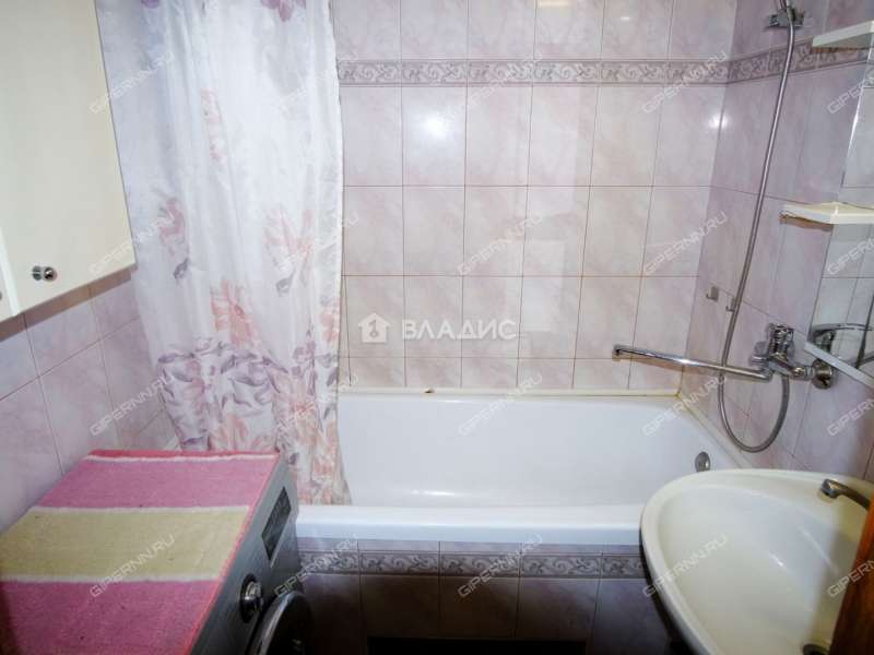 трёхкомнатная квартира на улице Строкина дом 15