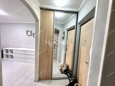 1-komnatnaya-ul-sergeya-akimova-d-2 фото