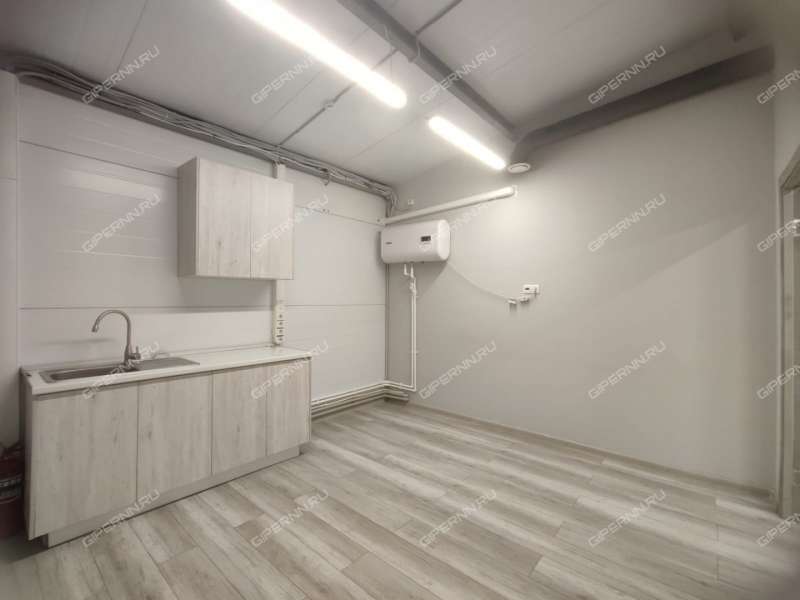 здание под торговую площадь, недвижимость под автобизнес на улице Федосеенко