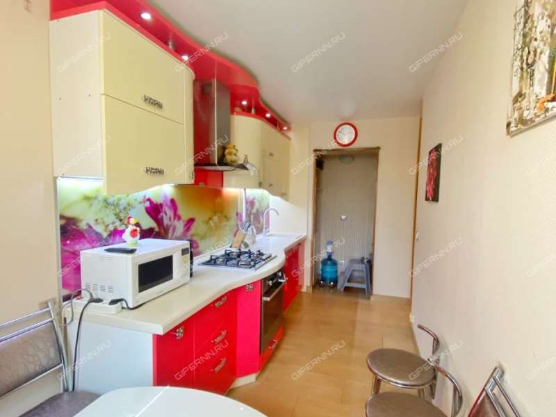 трёхкомнатная квартира на улице Сергея Есенина дом 14