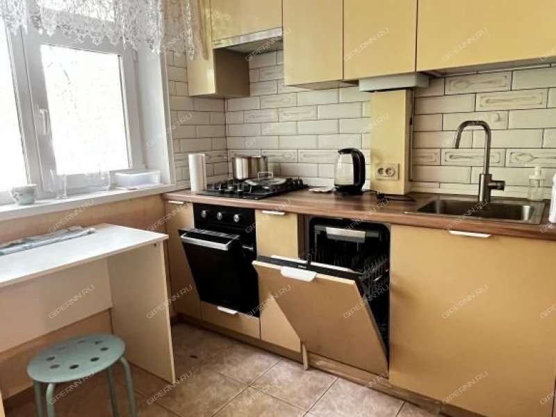 трёхкомнатная квартира на улице Адмирала Васюнина дом 8