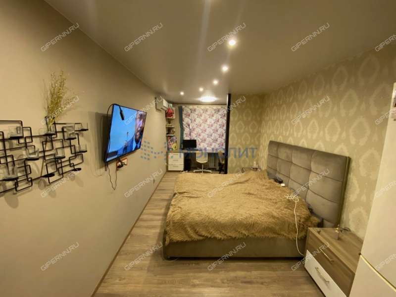 трёхкомнатная квартира на бульваре 60-летия Октября дом 21 к2