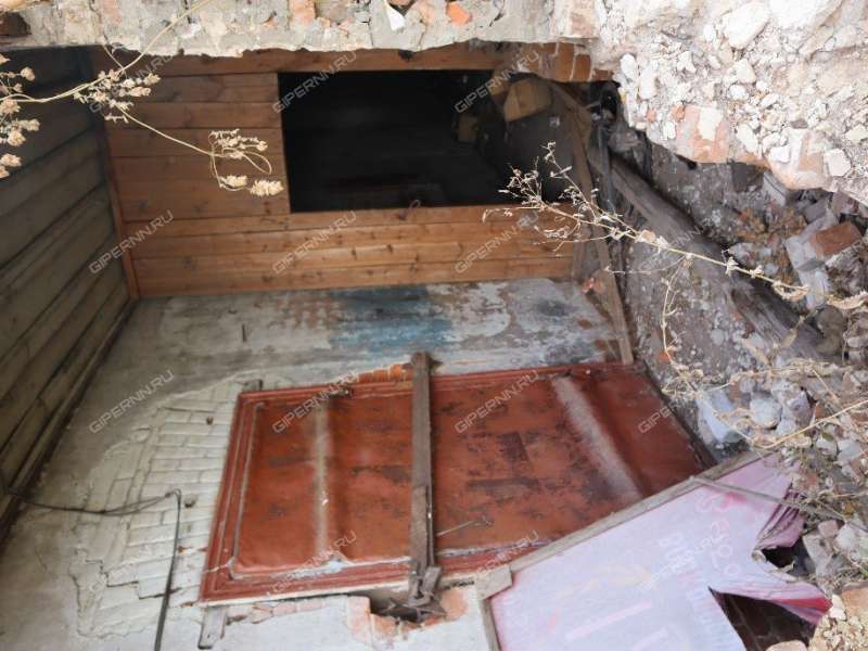 здание под торговую площадь на ул.Советская село Курмыш