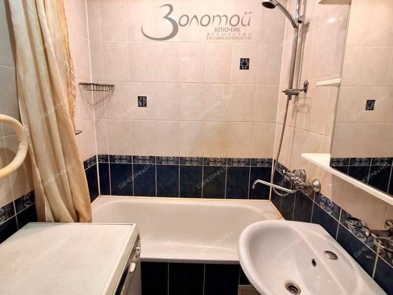 трёхкомнатная квартира на улице Красных Зорь дом 11