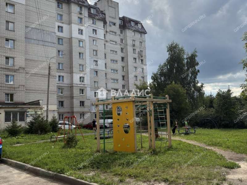 трёхкомнатная квартира на улице Маршала Казакова дом 6А