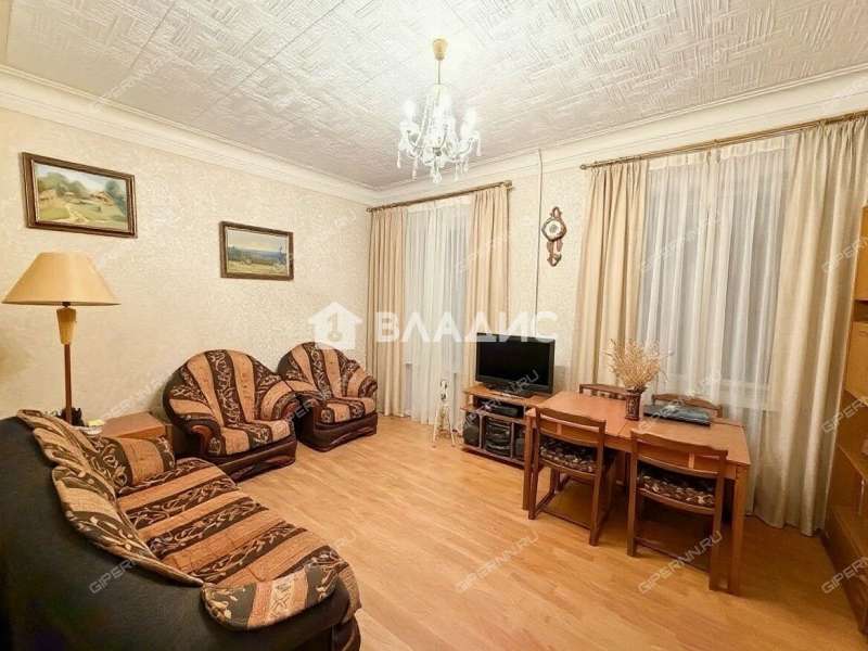 трёхкомнатная квартира на улице Искры дом 43