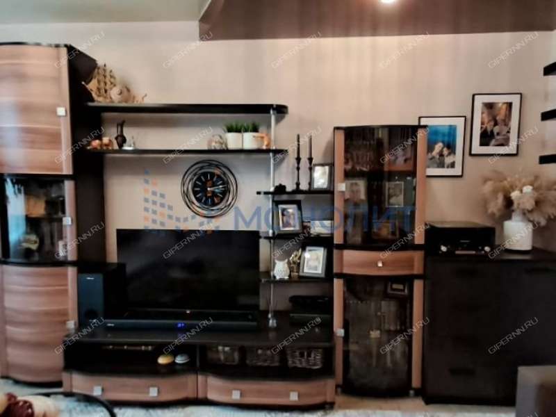 трёхкомнатная квартира на Вятской улице дом 9