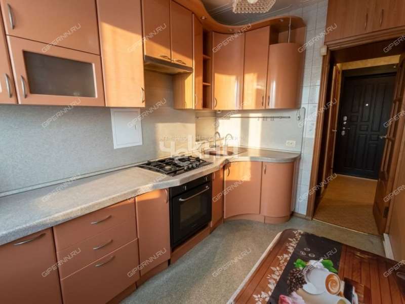 трёхкомнатная квартира на улице Красных Зорь дом 23