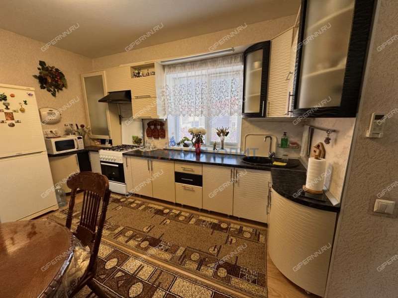 дом на Озёрной улице деревня Крутая