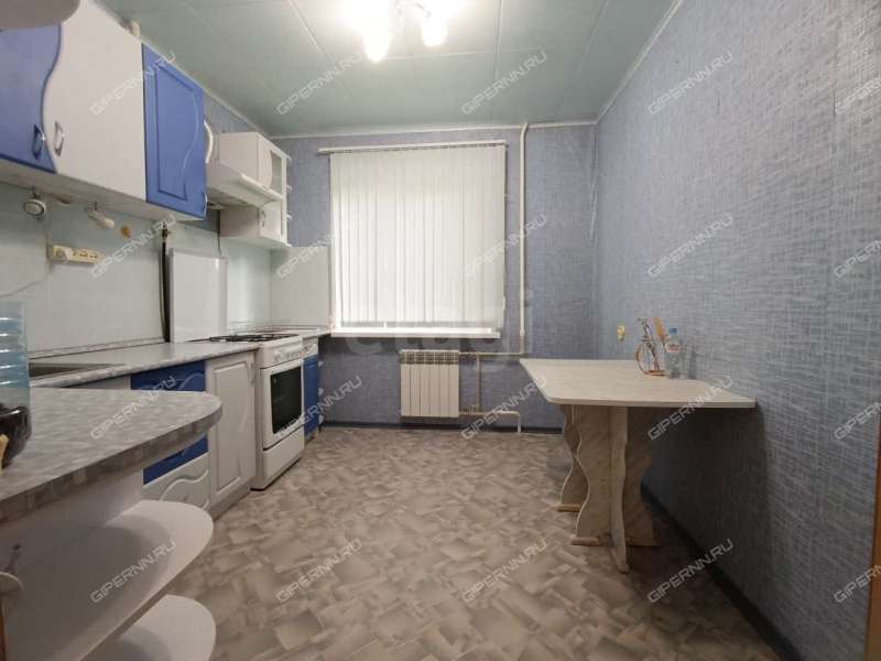 двухкомнатная квартира на улице Верхнепечёрская дом 12