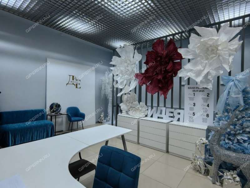 помещение под коммерческую недвижимость на улице Родионова