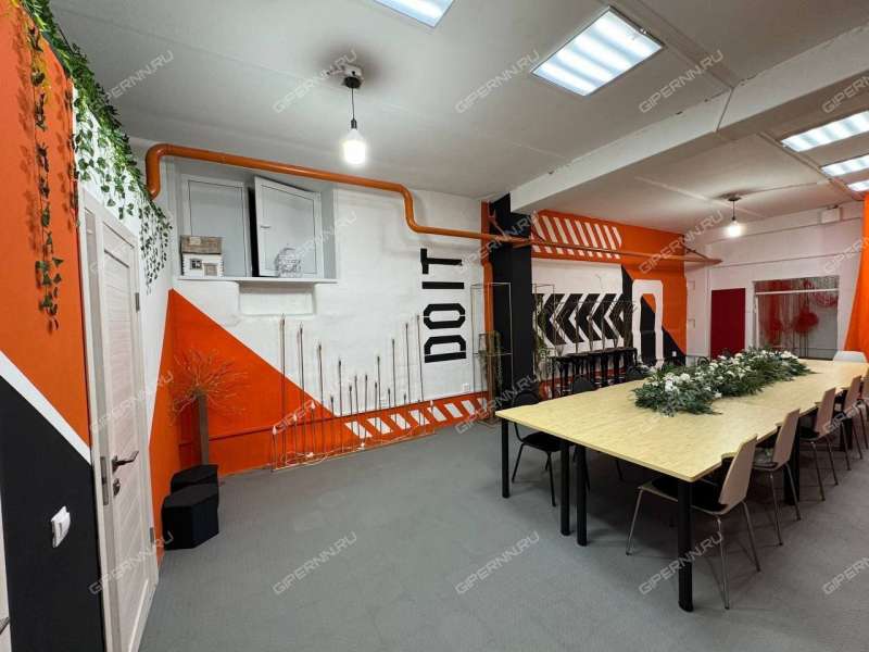 помещение под коммерческую недвижимость на улице Родионова