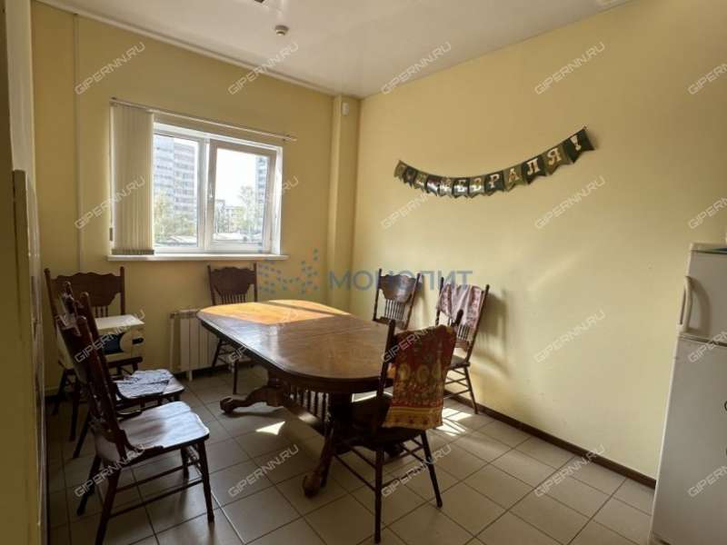 имущественный комплекс под склад, производственную площадь на улице Маршала Голованова