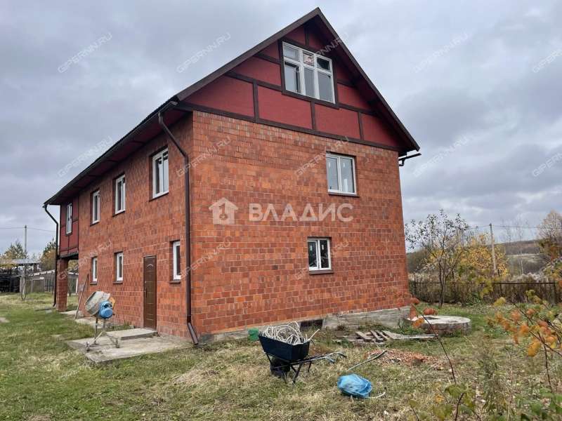 дом на  село Выездное