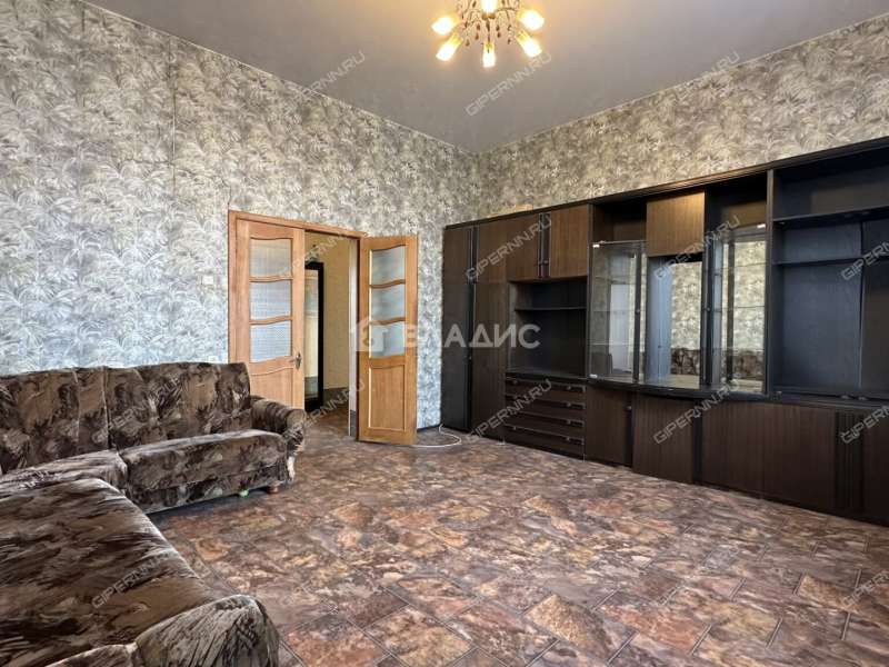 трёхкомнатная квартира на улице Коминтерна дом 4